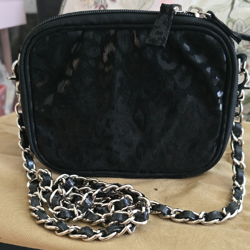 Chic Black Crossbody Bag with Chain Strap
